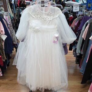 Pariltim Elegant White Tulle Dress with Floral Detail SIZE 11.  New